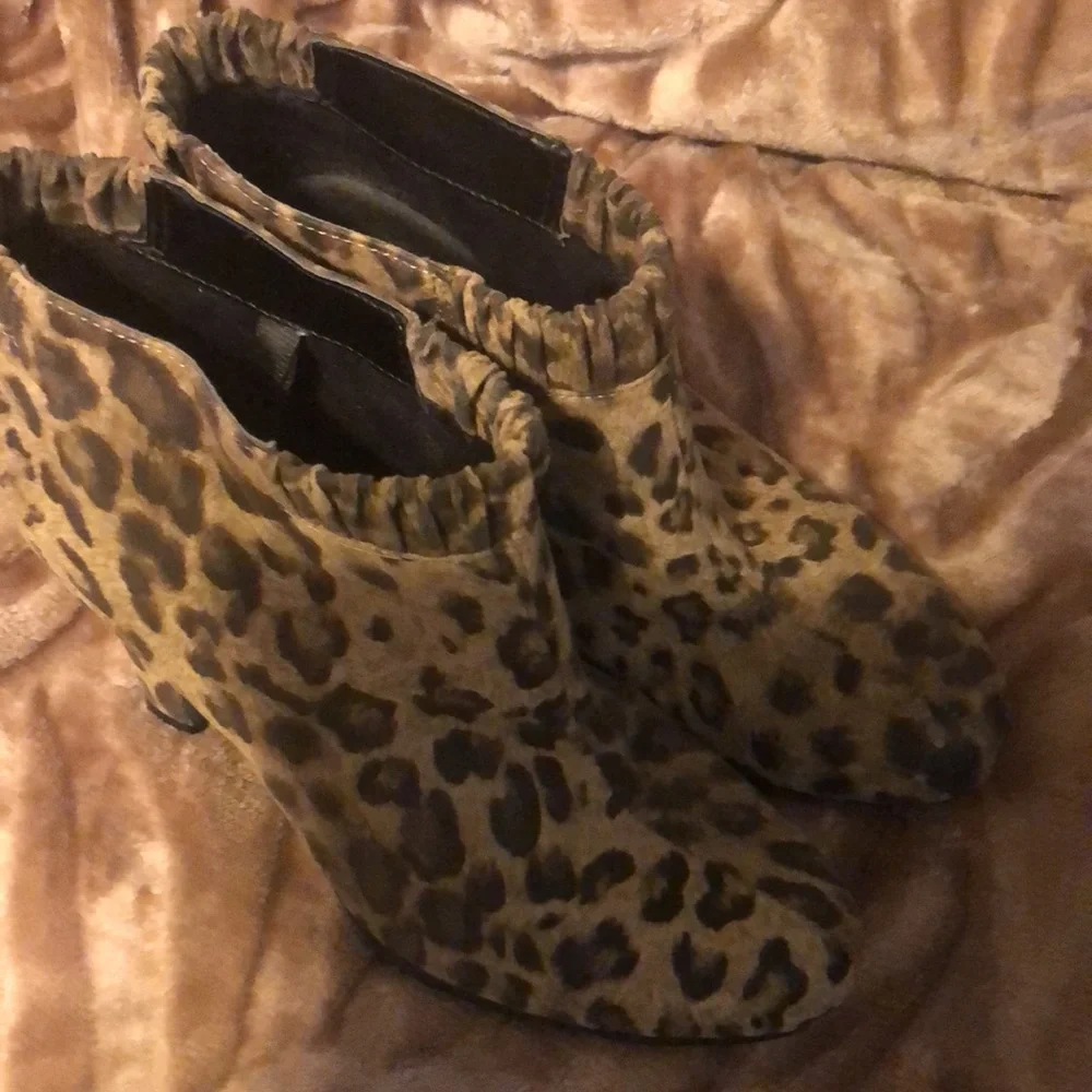 Woman’s Sam & Libby fall animal print slip on fur pump booties - Picture 8 of 10